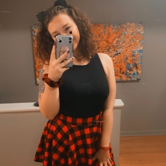 Meet your Posher, Mikhaela - Picture 1 of 2